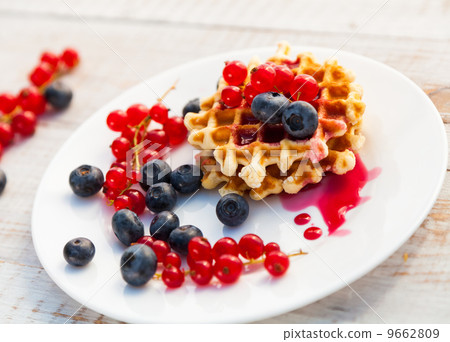 Blueberries and currants 9662809