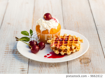 Cakes with cherry 9662812