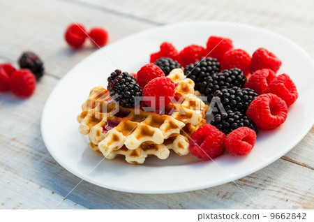 Blackberry and raspberry 9662842