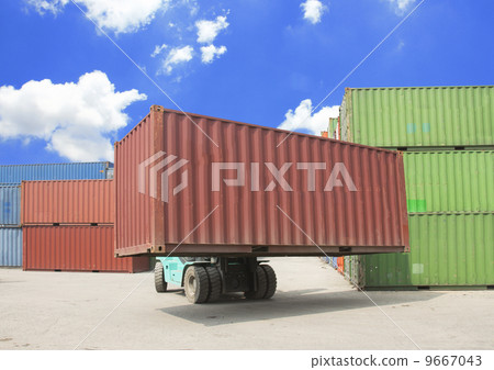 Containers shipping 9667043