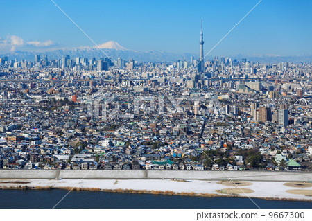 富士山和天空樹的雪景城市景觀甚至變薄 富士山和天空樹的雪景城市景觀甚至變薄 9667300