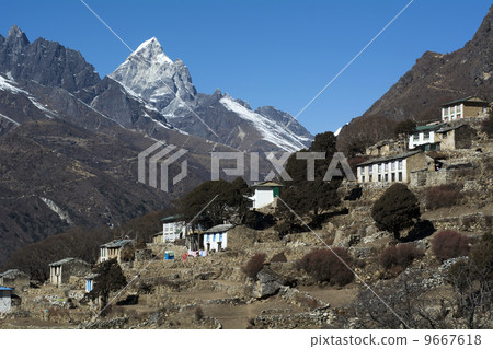 Village of Porce and Googoli 9667618