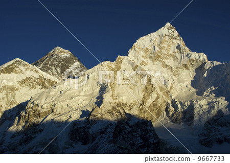 Everest Mountains from Carapatar 9667733