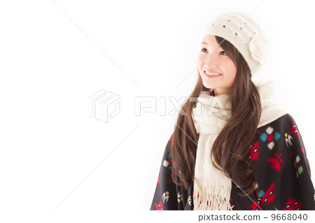 穿國家和服的雪國家俏麗的女孩被編織的衣裳 穿國家和服的雪國家俏麗的女孩被編織的衣裳 9668040