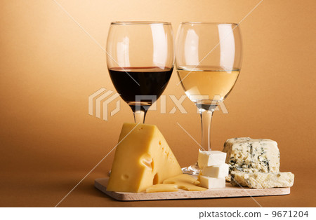 Wine and cheese still-life Wine and cheese still-life 9671204