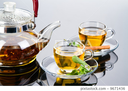 Tea cup with fresh mint leaves Tea cup with fresh mint leaves 9671436