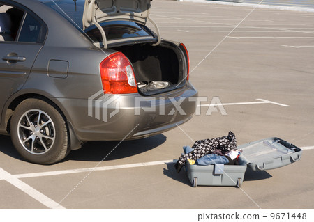 Car with an open trunk 9671448