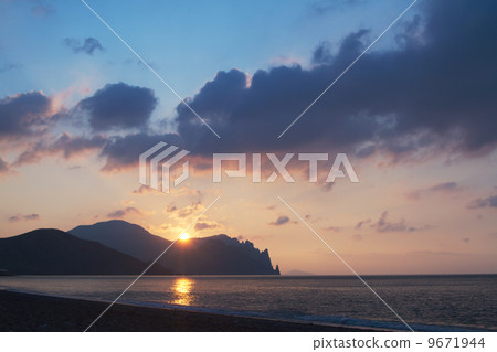 Sunrise over the sea 9671944