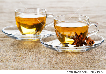 Tea cup with fresh mint leaves 9671972