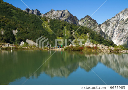 在Happo池塘中無法預見的陰影下降 9673965