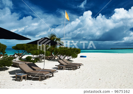 Beautiful beach at Maldives 9675162