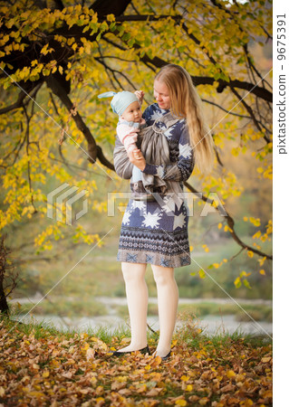 Mother with child 9675391