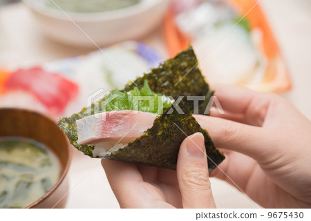Sushi wrapping 9675430
