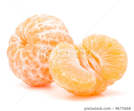 Peeled tangerine or mandarin fruit 9675666