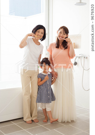 Three Generation Families to Brush 9676920