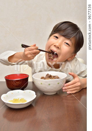 Girl who eats beef bowl 9677336