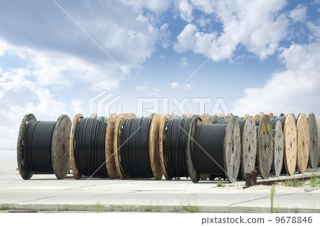 Large rolls of black cables 9678846