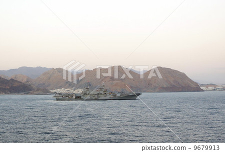 軍艦停泊在阿曼灣 軍艦停泊在阿曼灣 9679913