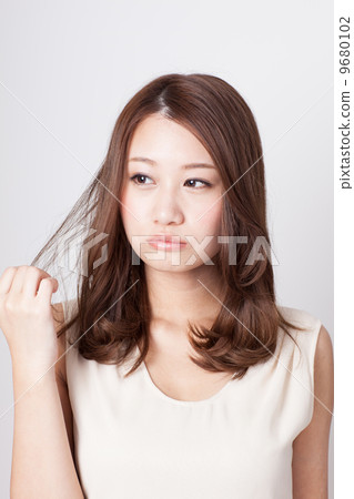 年輕的女士 年輕的女士 9680102