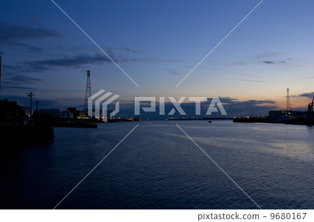在船橋港的晚上 9680167