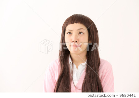 A woman who changes face 9680441