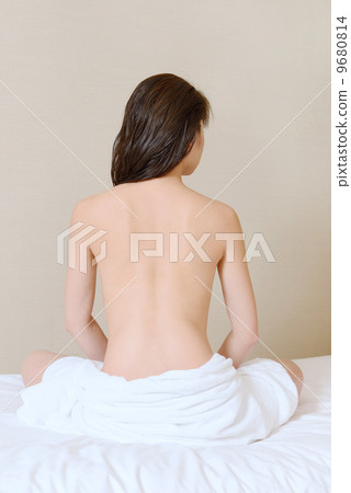 The back of a naked lady 9680814