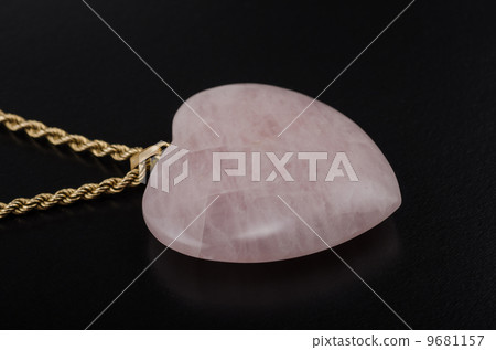Rose quartz heart with golden chain 9681157