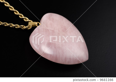 Rose quartz polished heart with golden chain 9681166