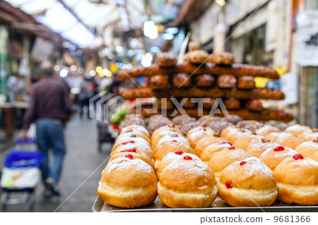 Sweets for sale 9681366