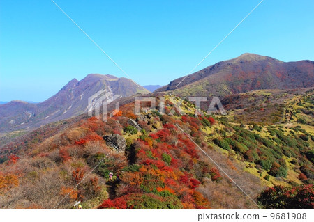 Landscapes of mountainous mountains of Kuju fall 9681908