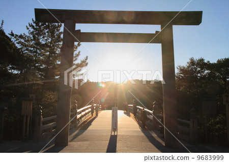宇治橋（日出）的伊勢神社Nakamiya Torii 9683999