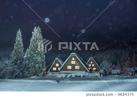 Shirakawago of snowfall 9684375