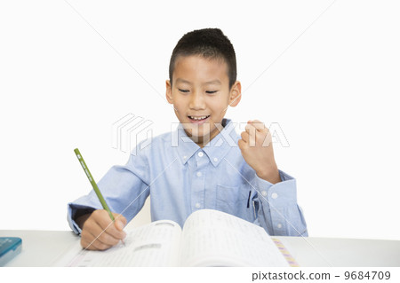 A boy studying 9684709