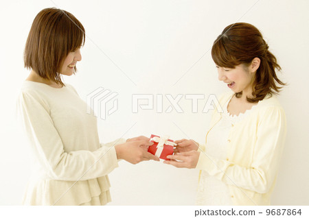給禮物的婦女 給禮物的婦女 9687864