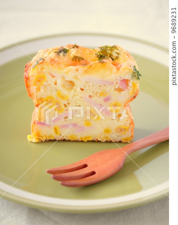 Caesare cut version of corn and mozzarella 9689231