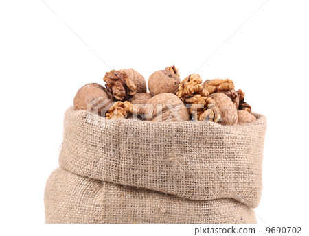 Full bag with walnuts. 9690702