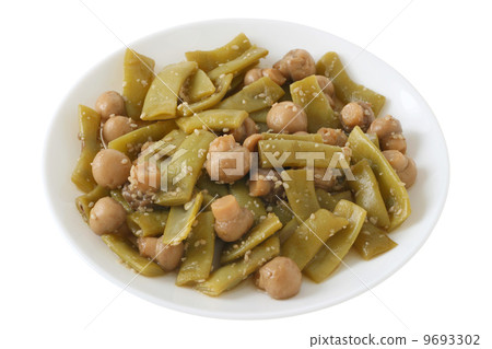 green beans with mushrooms 9693302