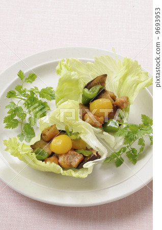 Chicken and chestnut lettuce winding 9693953