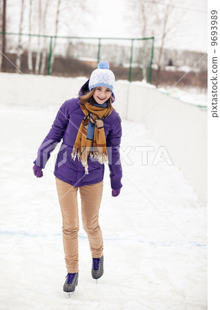 Skating 9693989