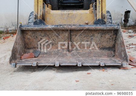 Yellow caterpillar before starting to work (front lifter) 9698035