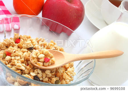格蘭諾拉麥片早餐茶果子白色背景 9699108