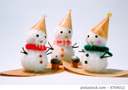 Snowman 3 people 9704012