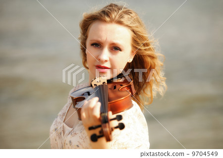 Portrait blonde girl with a violin outdoor 9704549