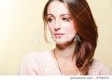 Autumn woman fresh girl glamour brown hair eye-lashes 9706045