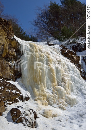 幽靈瀑布 9710774