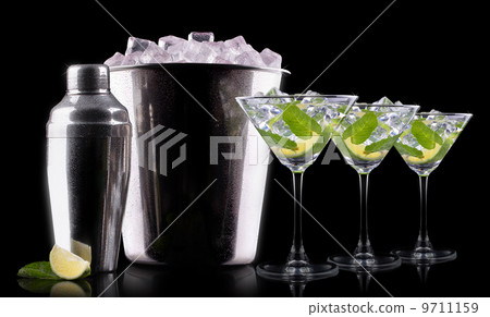 Cocktail mojito on a black 9711159