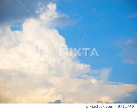 Beautiful clouds in the sky Beautiful clouds in the sky 9711749