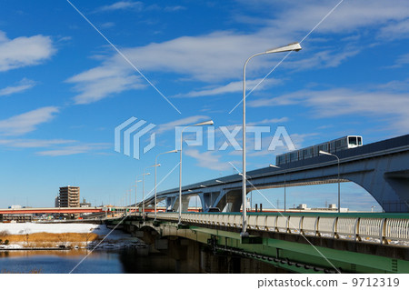 Nippori Temple liner passing through Kawahara and Fan Bridge in the Arakawa of the snowy landscape 9712319