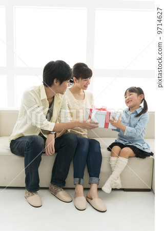 Family to deliver gifts 9714627