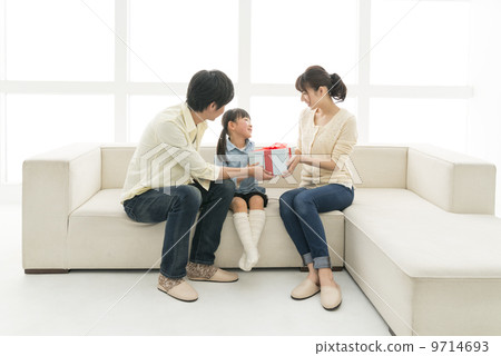 家人送禮物 9714693